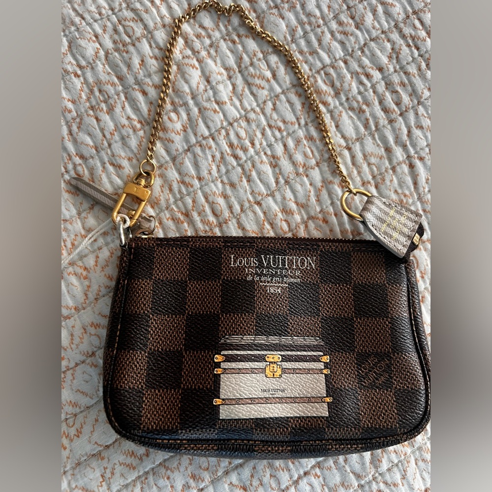 AUTHENTIC 🤎 LV  Damier Ebene Mini Pochette with Gold Chain and Trunk Print - Picture 5 of 16